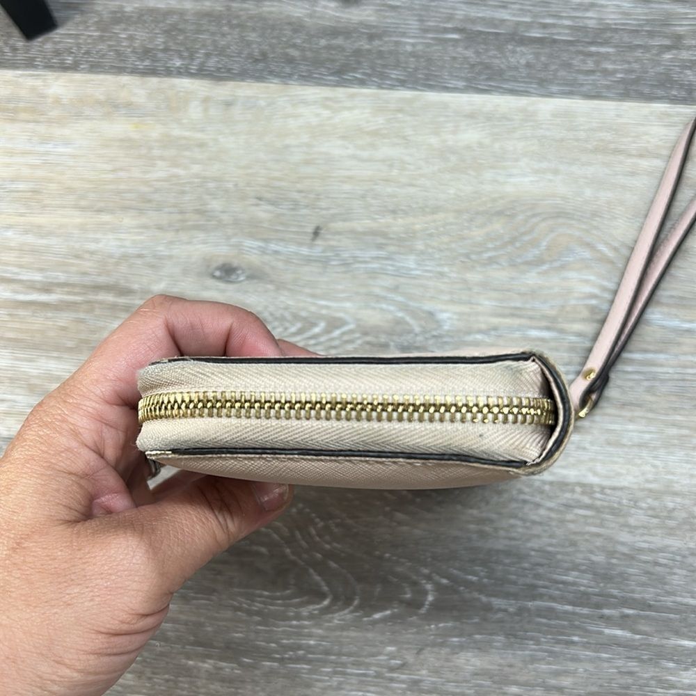 0327 Michael Kors full zip wallet - Picture 5 of 8